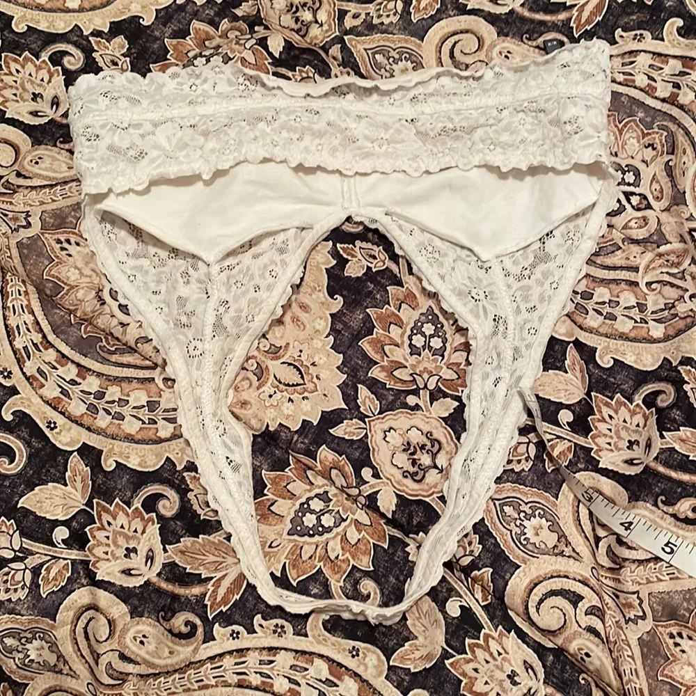 Offwhite Lacey halter bralette - Picture 6 of 7